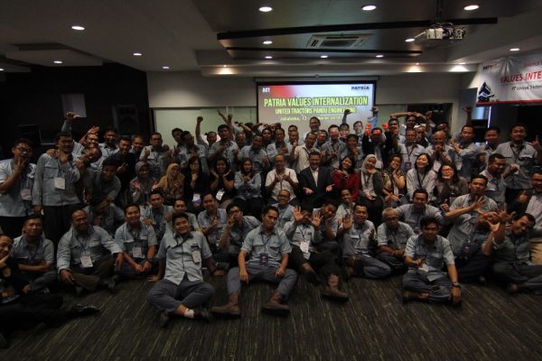 Program Internalisasi Budaya Perusahaan PT. United Tractors Pandu Engineering 3 Program Internalisasi Budaya Perusahaan PT. United Tractors Pandu Indonesia