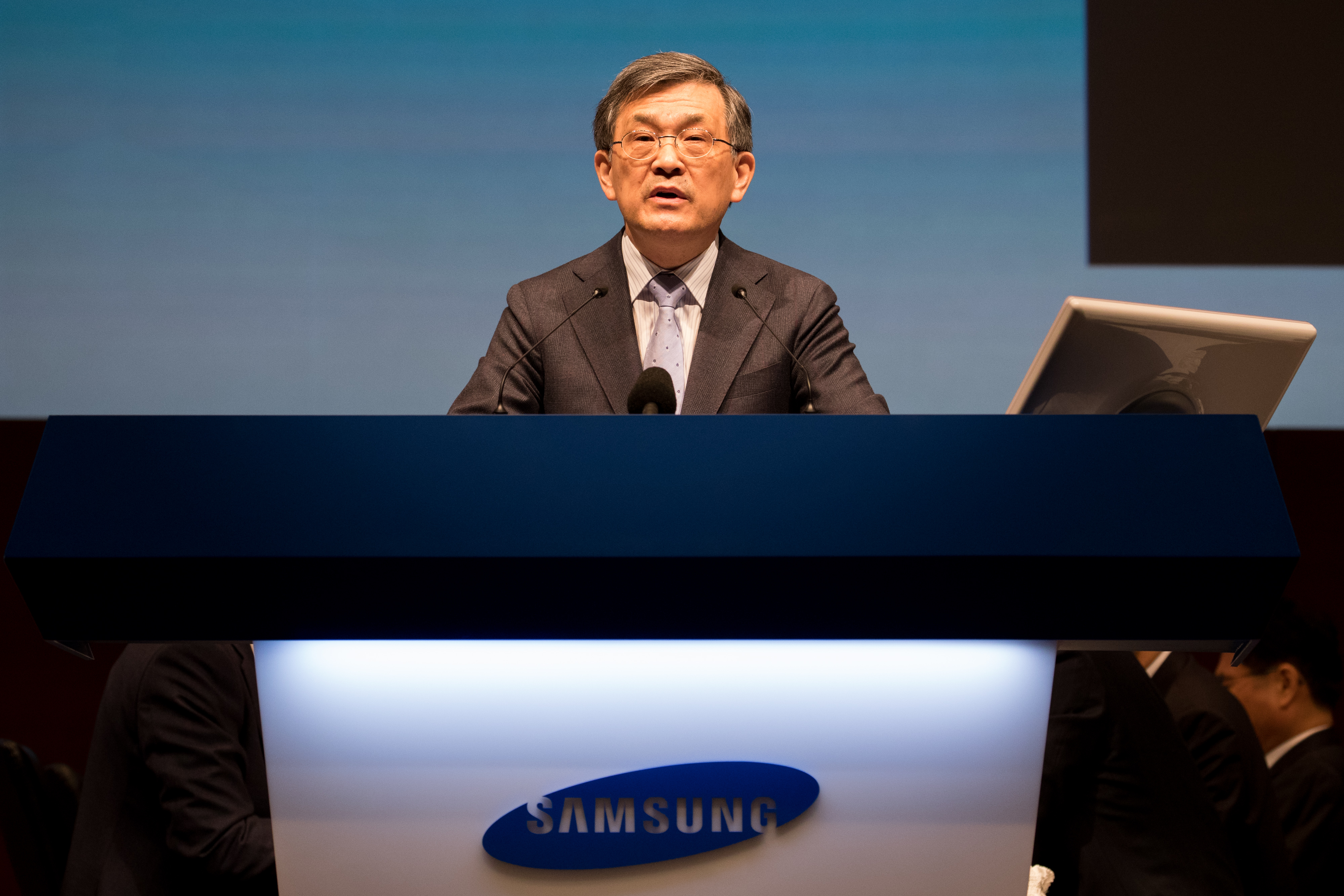 Samsung ушел из россии. Kwon Oh Hyun. Ген директор Samsung.